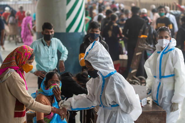 MUMBAI, INDIA - FEBRUARY 1: A healthcare worker conducts swab tests of travellers for coronavirus infection, at Dadar station, on February 1, 2021 in Mumbai, India. (Photo by Pratik Chorge Hindustan Times) Daily Life Amid Covid-19 Pandemic In India