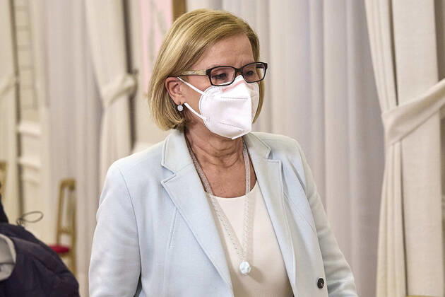 - Wien 01.02.2021 - Coronavirus Krise - Heute fand im Bundekanzleramt ein Treffen der Bundesregierung mit Experten und den Landeshauptleuten statt bei dem die weitere Vorgangsweise nach Ende des 3. harten Lockdowns am 08. Februar sein wird. Im Anschluss gab es eine Pressekonferenz. PHOTO: Die Landeshauptfrau von Niederösterreich Johanna Mikl-Leitner nach der Sitzung beim Verlassen des Bundeskanzleramts. Vienna, Austria - Coronavirus Crisis - A meeting of the federal government with experts and the state governors took place in the Federal Chancellery today, at which the further procedure after the end of the 3rd hard lockdown will be on February 8th. Afterwards there was a press conference. Regierungsentscheidung zu Vorgangsweise nach 