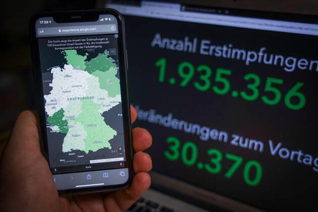 Coronavirus in Deutschland - COVID-19 Impfungen -Dashboard 01.02.2021: Esri Deutschland GmbH auf Basis des Digitalen Impfquotenmonitoring zur COVID-19-Impfung des RKI - Anzahl Erstimpfungen: 1.935.356 Veränderungen zum Vortag: 30.370 Anzahl Zweitimpfungen: 532.562 Veränderungen zum Vortag: 28.007 Datenstand vom 01.02.2021.