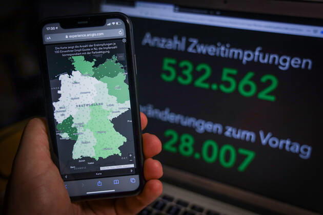 Coronavirus in Deutschland - COVID-19 Impfungen -Dashboard 01.02.2021: Esri Deutschland GmbH auf Basis des Digitalen Impfquotenmonitoring zur COVID-19-Impfung des RKI - Anzahl Erstimpfungen: 1.935.356 Veränderungen zum Vortag: 30.370 Anzahl Zweitimpfungen: 532.562 Veränderungen zum Vortag: 28.007 Datenstand vom 01.02.2021.