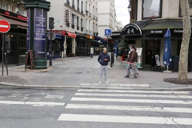 Fermeture des cafes et des restaurants pendant l epidemie de covid-19 NEWS: Fermeture des cafes et des restaurants- Paris- 01 02 2021 JonathanRebboah Panoramic  PESRK24022012