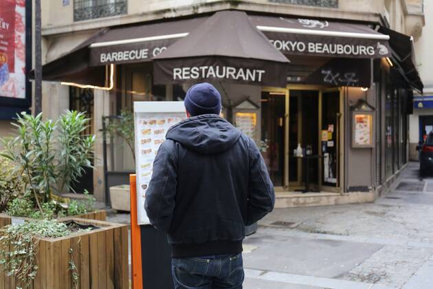 Fermeture des cafes et des restaurants pendant l epidemie de covid-19 NEWS: Fermeture des cafes et des restaurants- Paris- 01 02 2021 JonathanRebboah Panoramic  PESRK24022012