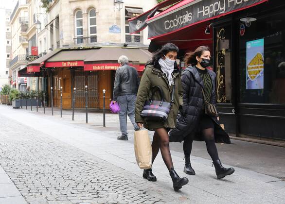 Fermeture des cafes et des restaurants pendant l epidemie de covid-19 NEWS: Fermeture des cafes et des restaurants- Paris- 01 02 2021 JonathanRebboah Panoramic  PESRK24022012