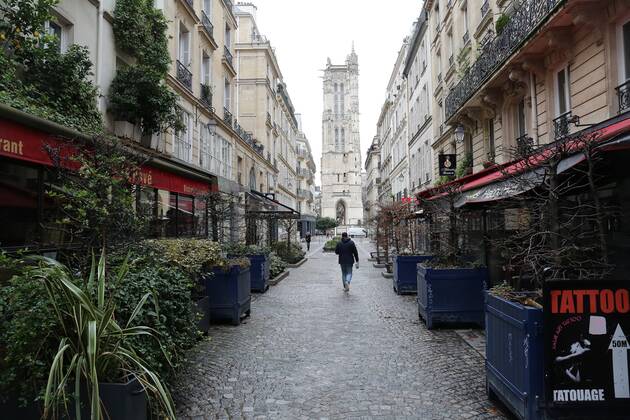 Fermeture des cafes et des restaurants pendant l epidemie de covid-19 NEWS: Fermeture des cafes et des restaurants- Paris- 01 02 2021 JonathanRebboah Panoramic  PESRK24022012