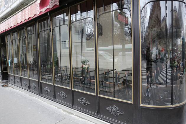 Fermeture des cafes et des restaurants pendant l epidemie de covid-19 NEWS: Fermeture des cafes et des restaurants- Paris- 01 02 2021 JonathanRebboah Panoramic  PESRK24022012