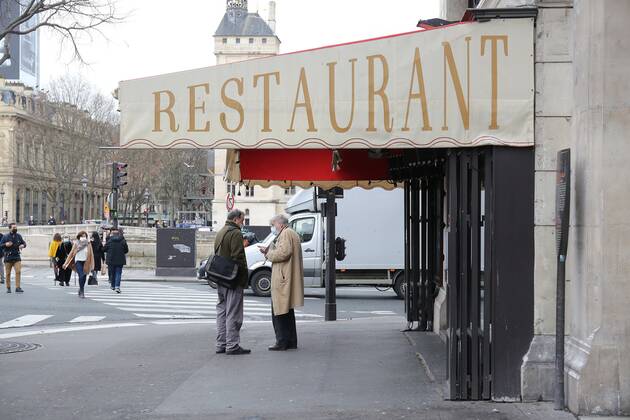 Fermeture des cafes et des restaurants pendant l epidemie de covid-19 NEWS: Fermeture des cafes et des restaurants- Paris- 01 02 2021 JonathanRebboah Panoramic  PESRK24022012