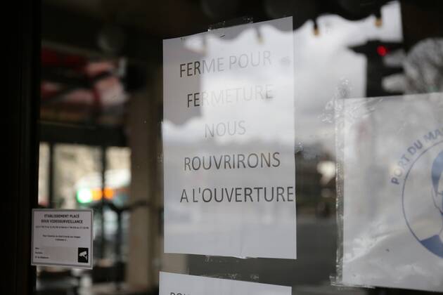 Fermeture des cafes et des restaurants pendant l epidemie de covid-19 NEWS: Fermeture des cafes et des restaurants- Paris- 01 02 2021 JonathanRebboah Panoramic  PESRK24022012