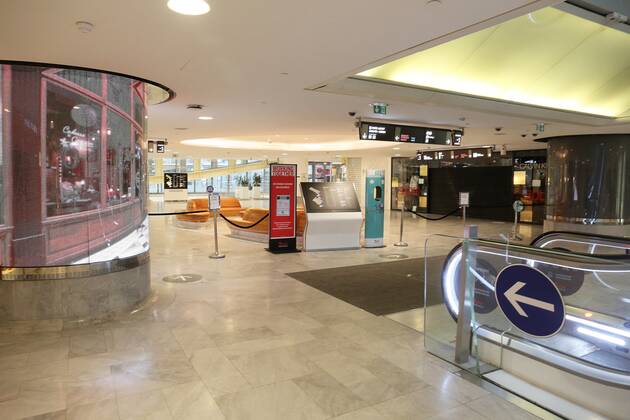 Fermeture du Centre commercial Westfield pendant l epidemie de covid-19 NEWS: Fermeture de Westfield - Paris- 01 02 2021 JonathanRebboah Panoramic  PESRK24022012