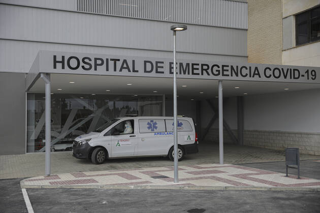 Healthcare personnel in PPE suit during the admission of a covid-19 patient to the new Covid-19 Emergency Hospital. In Seville (Andalusia, Spain), 01 February 2021. 01 FEBRUARY 2021 Maria JosÃ Lopez LagenciaEP 02 01 2021 Seville (Andalusia) Seville (Andalusia) Spain Copyright: xMariaxJosÃ xLopezx 3543664
