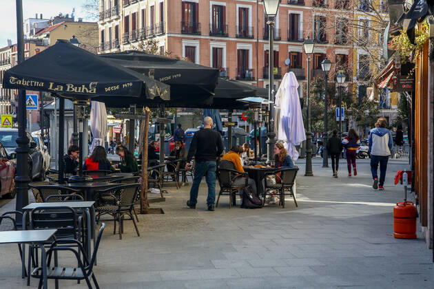 Terrace of the restaurant La Buha in the district of La Latina in Madrid (Spain), on February 1, 2021. The community of Madrid will decree the mandatory use of masks inside restaurants and increase the number of people who can be seated at the same table on a terrace to 6. The measures will come into force from next Friday. 01 FEBRUARY 2021;CORONAVIRUS;RESTRICTIONS;INFECTED;CONTAGIONS;MASKS;HOSPITALITY INDUSTRY Ricardo Rubio LagenciaEP 02 01 2021 Madrid Madrid Spain Copyright: xRicardoxRubiox 3544155