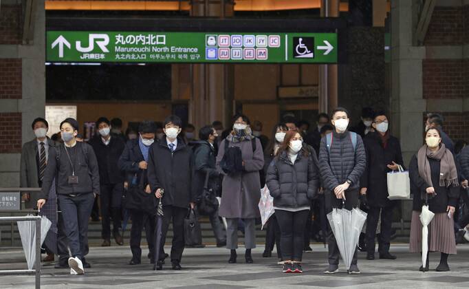 Japan to extend virus emergency to March 7 as hospitals strained Commuters wearing face masks head to work near JR Tokyo Station on Feb. 2, 2021. The Japanese government is set to extend a coronavirus state of emergency for Tokyo and other regions by one month to March 7 in view of manpower-strapped hospitals amid a surge in serious patients. 