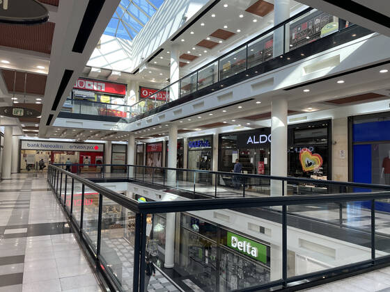 News Bilder des Tages (210201) -- JERUSALEM, Feb. 1, 2021 -- Photo taken on Feb. 1, 2021 shows a closed shopping mall during a lockdown amid the COVID-19 pandemic in Jerusalem. Late on Sunday, Israel s cabinet decided to extend the ongoing nationwide lockdown until Friday in an effort to curb the coronavirus outbreak. (Photo by Xinhua) MIDEAST-JERUSALEM-COVID-19-LOCKDOWN MuammarxAwad 