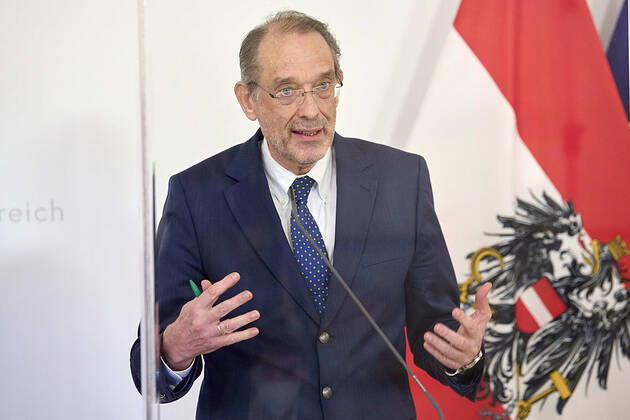- Wien 02.02.2021 - Coronavirus Krise - Nachdem gestern beschlossen wurde den derzeitigen Lockdown am 8.2. zu benden gaben heute der Bildungsminister und Innenministerr eine Pressekonferenz im Bundeskanzleramt. PHOTO: Bildungsminister Heinz Faßmann (ÖVP) während der PK Vienna, Austria - Coronavirus Crisis - Yesterday the government announced the end of the lockdown on 8.2. Today there was a press conference by the education minister and the minister for interior in the Federal Chancellery. PK Bildungsminister und Innenminister zu Lockdownende