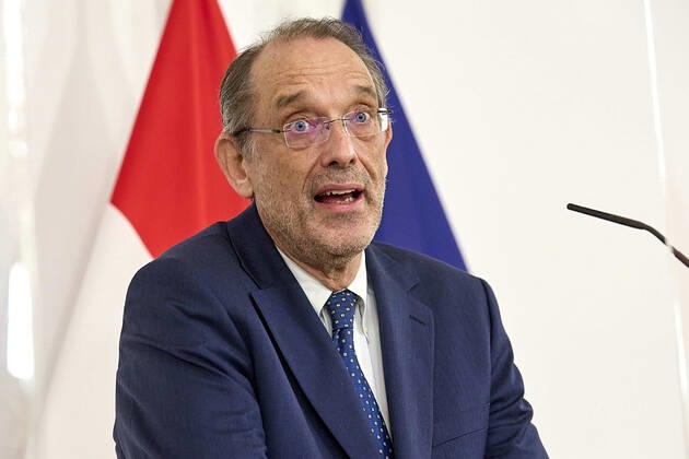 - Wien 02.02.2021 - Coronavirus Krise - Nachdem gestern beschlossen wurde den derzeitigen Lockdown am 8.2. zu benden gaben heute der Bildungsminister und Innenministerr eine Pressekonferenz im Bundeskanzleramt. PHOTO: Bildungsminister Heinz Faßmann (ÖVP) während der PK Vienna, Austria - Coronavirus Crisis - Yesterday the government announced the end of the lockdown on 8.2. Today there was a press conference by the education minister and the minister for interior in the Federal Chancellery. PK Bildungsminister und Innenminister zu Lockdownende