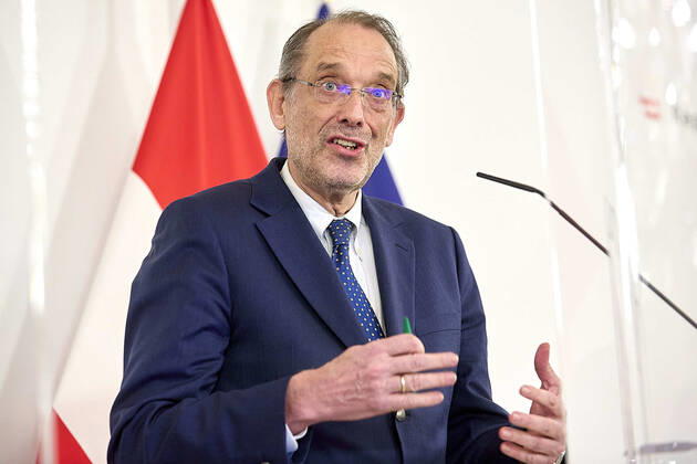 - Wien 02.02.2021 - Coronavirus Krise - Nachdem gestern beschlossen wurde den derzeitigen Lockdown am 8.2. zu benden gaben heute der Bildungsminister und Innenministerr eine Pressekonferenz im Bundeskanzleramt. PHOTO: Bildungsminister Heinz Faßmann (ÖVP) während der PK Vienna, Austria - Coronavirus Crisis - Yesterday the government announced the end of the lockdown on 8.2. Today there was a press conference by the education minister and the minister for interior in the Federal Chancellery. PK Bildungsminister und Innenminister zu Lockdownende