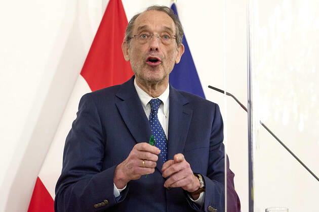 - Wien 02.02.2021 - Coronavirus Krise - Nachdem gestern beschlossen wurde den derzeitigen Lockdown am 8.2. zu benden gaben heute der Bildungsminister und Innenministerr eine Pressekonferenz im Bundeskanzleramt. PHOTO: Bildungsminister Heinz Faßmann (ÖVP) während der PK Vienna, Austria - Coronavirus Crisis - Yesterday the government announced the end of the lockdown on 8.2. Today there was a press conference by the education minister and the minister for interior in the Federal Chancellery. PK Bildungsminister und Innenminister zu Lockdownende