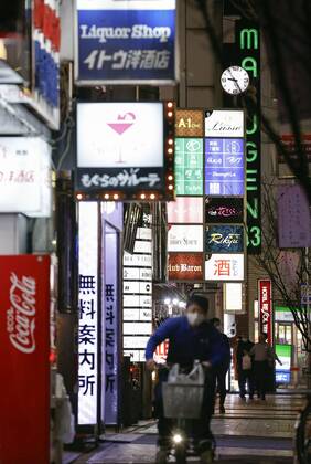 Japan extends virus emergency for Tokyo and other regions Fewer people than usual are seen in Fukuoka s Nakasu area on Feb. 2, 2021. Japan extended the coronavirus state of emergency for Tokyo, Fukuoka and other regions the same day by one month to March 7 in view of manpower-strapped hospitals. 