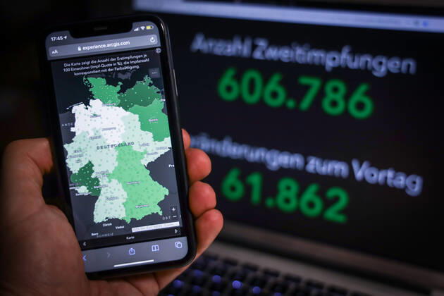 Coronavirus in Deutschland - COVID-19 Impfungen -Dashboard 02.02.2021: Esri Deutschland GmbH auf Basis des Digitalen Impfquotenmonitoring zur COVID-19-Impfung des RKI - Anzahl Erstimpfungen: 1.980.211 Veränderungen zum Vortag: 38.074 Anzahl Zweitimpfungen: 606.786 Veränderungen zum Vortag: 61.862 Datenstand vom 02.02.2021.