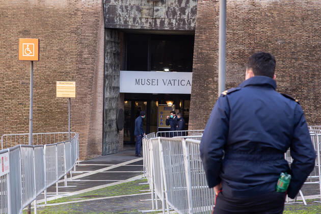 Coronavirus in Italien, Eindrücke aus Rom Italy: Museums in Rome reopen View of entrance to Vatican Museums, from yesterday, 1 February 2021, reopened to the public, with limited admissions Rome Italy Copyright: MatteoxNardone
