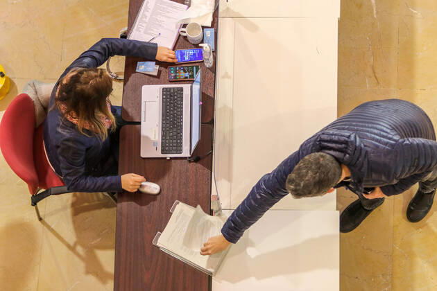 February 2, 2021: 2 February 2021 (Malaga) Today has begun the rapid testing of workers in the tourist, commercial and cultural sector of Malaga capital,in the Palacio de ferias y Congresos de Malaga, with the aim of influencing the safety of these businesses and achieving greater peace of mind for customers in the face of possible contagion. Given the persistence of the health crisis caused by the COVID-19, and the very negative impact it is having on tourism, commercial and cultural companies, they have considered it necessary to enhance the image of Malaga as a safe destination . In this regard, the representatives of both entities have agreed to highlight the opportunity to work together to unite efforts for the recovery of the activ - ZUMAc161 20210202_zap_c161_005 Copyright: xLorenzoxCarnerox