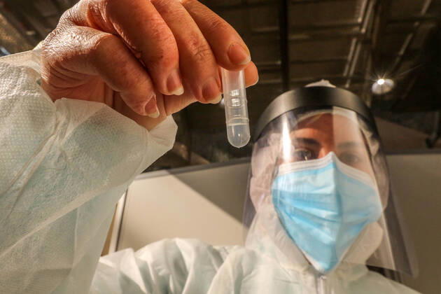February 2, 2021: 2 February 2021 (Malaga) Today has begun the rapid testing of workers in the tourist, commercial and cultural sector of Malaga capital,in the Palacio de ferias y Congresos de Malaga, with the aim of influencing the safety of these businesses and achieving greater peace of mind for customers in the face of possible contagion. Given the persistence of the health crisis caused by the COVID-19, and the very negative impact it is having on tourism, commercial and cultural companies, they have considered it necessary to enhance the image of Malaga as a safe destination . In this regard, the representatives of both entities have agreed to highlight the opportunity to work together to unite efforts for the recovery of the activ - ZUMAc161 20210202_zap_c161_023 Copyright: xLorenzoxCarnerox
