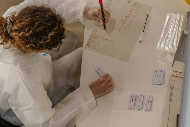 February 2, 2021: 2 February 2021 (Malaga) Today has begun the rapid testing of workers in the tourist, commercial and cultural sector of Malaga capital,in the Palacio de ferias y Congresos de Malaga, with the aim of influencing the safety of these businesses and achieving greater peace of mind for customers in the face of possible contagion. Given the persistence of the health crisis caused by the COVID-19, and the very negative impact it is having on tourism, commercial and cultural companies, they have considered it necessary to enhance the image of Malaga as a safe destination . In this regard, the representatives of both entities have agreed to highlight the opportunity to work together to unite efforts for the recovery of the activ - ZUMAc161 20210202_zap_c161_034 Copyright: xLorenzoxCarnerox