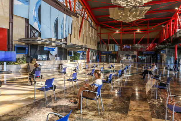 February 2, 2021: 2 February 2021 (Malaga) Today has begun the rapid testing of workers in the tourist, commercial and cultural sector of Malaga capital,in the Palacio de ferias y Congresos de Malaga, with the aim of influencing the safety of these businesses and achieving greater peace of mind for customers in the face of possible contagion. Given the persistence of the health crisis caused by the COVID-19, and the very negative impact it is having on tourism, commercial and cultural companies, they have considered it necessary to enhance the image of Malaga as a safe destination . In this regard, the representatives of both entities have agreed to highlight the opportunity to work together to unite efforts for the recovery of the activ - ZUMAc161 20210202_zap_c161_037 Copyright: xLorenzoxCarnerox