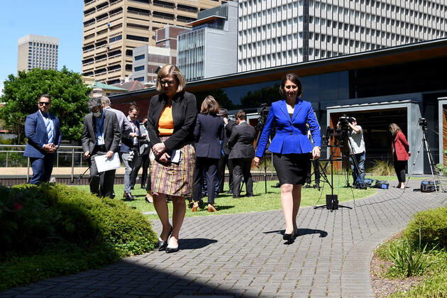 GLADYS BEREJIKLIAN COVID19 PRESSER, NSW Chief Health Officer Dr Kerry Chant (left) and NSW Premier Gladys Berejiklian (right) are seen leaving a press conference in Sydney, Wednesday, February 3, 2021. Premier Gladys Berejiklian has foreshadowed a further easing of venue capacity restrictions next week after the state recorded its 17th consecutive day of zero community transmitted COVID-19 cases. ( NO ARCHIVING, EDITORIAL USE ONLY, NO USE IN BOOKS WITHOUT CONSENT SYDNEY NSW AUSTRALIA  Copyright: xBIANCAxDExMARCHIx 20210203001517915512