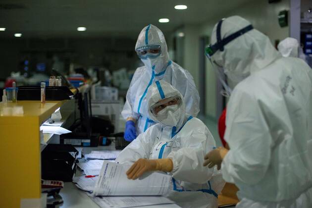Health workers are seen at the Universitary Hospital of Ourense, Galicia, northwestern of Spain on 03 February 2021. According to the Health Ministry yesterday Spain added 724 victims for coronavirus and the last week has been more than 3,000 deaths. In total, Spanish government has recorded 59,805 official coronavirus deaths since the pandemic began in March 2020. Spain close to the 60,000 deaths due to coronavirus !ACHTUNG: NUR REDAKTIONELLE NUTZUNG!  Copyright: xBraisxLorenzox GRAF1342 20210203-637479544481722357