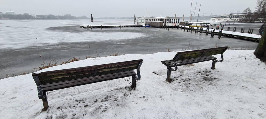 Hamburg im Corona Lockdown Szenen im Februar 2021 rund um die Hamburger Außenalster -;Hamburg im Corona Lockdown Szenen im Februar 2021 rund um die Hamburger Außenalster -, Hamburg Hamburg Deutschland Innenstadt rund um die Alster