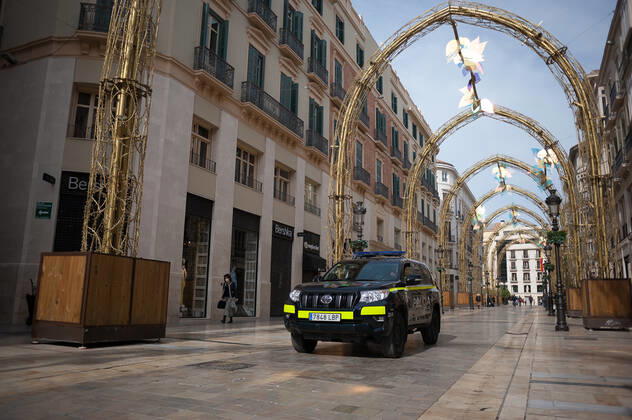 February 3, 2021, Malaga, Spain: A police car seen patrolling at an empty and deserted Marques de Larios street amid the partial lockdown caused by coronavirus pandemic. Malaga Spain - ZUMAs197 20210203_zab_s197_016 Copyright: xJesusxMeridax