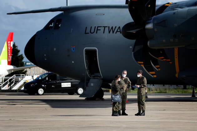 (210203) -- LISBON, Feb. 3, 2021 -- German army medical experts talk beside a military transport plane of the German Air Force after they arrived at Figo Maduro military airbase in Lisbon, Portugal, on Feb. 3, 2021. Based on a bilateral agreement, a team of German army medical experts arrived in Portugal on Wednesday to assist the country in its fight against the COVID-19 pandemic. (Photo by Xinhua) PORTUGAL-LISBON-COVID-19-GERMANY-ARMY MEDICS-ARRIVING PedroxFiuza