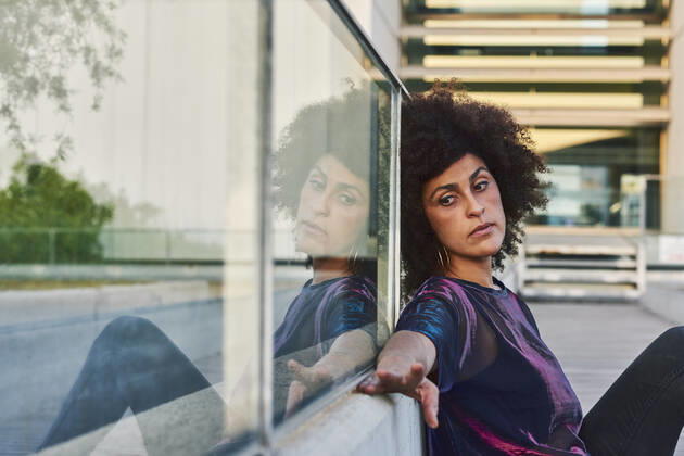 IMAGO Creative: Gesellschaft, Armut Woman sitting on the street Granada, AL, Spain CR_FPOBYG210203-635722-01 ,model released, Symbolfoto