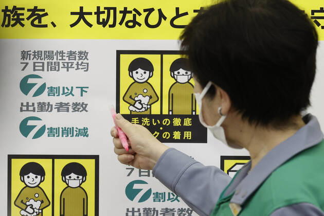 February 4, 2021, Tokyo, Japan: Tokyo Governor Yuriko Koike speaks to the media after attending a Tokyo COVID-19 meeting at the Tokyo Metropolitan Government building. Tokyo Metropolitan Government reported 734 new coronavirus cases on February 4, higher from 676 a day earlier. Tokyo Japan - ZUMAm191 20210204_zap_m191_015 Copyright: xRodrigoxReyesxMarinx