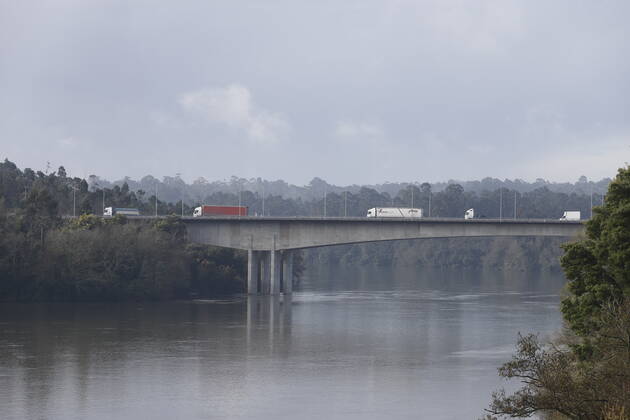 International bridge Tui-Valenca where mayors and mayors of the raia of the Minho have protested the border closure linking Arbo (Galicia) and Melgaco (Portugal), in Tui, Pontevedra (Spain), to 4 February 2021. The Portuguese government closed its border with Spain last Friday, January 29, for an initial period of two weeks, in an attempt to contain the spread of the coronavirus pandemic, which has reached unprecedented levels in Portuguese territory during this month. 04 FEBRUARY 2021;BORDER;PORTUGAL;MAYORS;POLITICS Marta Vazquez Rodriguez LagenciaEP 02 04 2021 Pontevedra (Galicia) Pontevedra (Galicia) Spain Copyright: xMartaxVazquezxRodriguezx 3547779