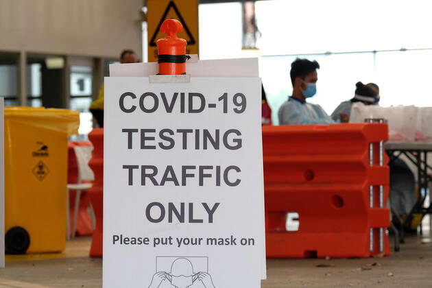 VICTORIA CORONAVIRUS COVID19, Medical staff work at a COVID-19 pop-up testing centre in South Melbourne, Friday, February 5, 2021. Authorities are warning there could still be cases lurking from a Victorian hotel quarantine worker infected with the mutant UK variant of COVID-19. ( NO ARCHIVING, EDITORIAL USE ONLY, NO USE IN BOOKS WITHOUT CONSENT MELBOURNE VIC AUSTRALIA  Copyright: xLUISxASCUIx 20210205001518426725