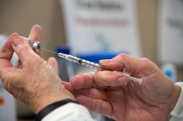 February 4, 2021, Sacramento, CA, USA: Dosage of the Pfizer COVID-19 vaccine is ready to be administered during a large -scale COVID-19 vaccine clinic by Sutter Health at on Thursday, Feb. 4, 2021 in Sacramento. Sutter Health are vaccinating 800 seniors and healthcare workers with their first doses of the Pfizer COVID-19 vaccine. Sacramento USA - ZUMAj89_ 1000627560st Copyright: xPaulxKitagakixJr.x