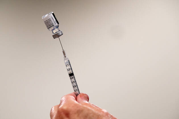 February 4, 2021, Sacramento, CA, USA: Dosage of the Pfizer COVID-19 vaccine is ready to be administered during a large -scale COVID-19 vaccine clinic by Sutter Health at on Thursday, Feb. 4, 2021 in Sacramento. Sutter Health are vaccinating 800 seniors and healthcare workers with their first doses of the Pfizer COVID-19 vaccine. Sacramento USA - ZUMAj89_ 20210204_zaf_j89_008 Copyright: xPaulxKitagakixJr.x