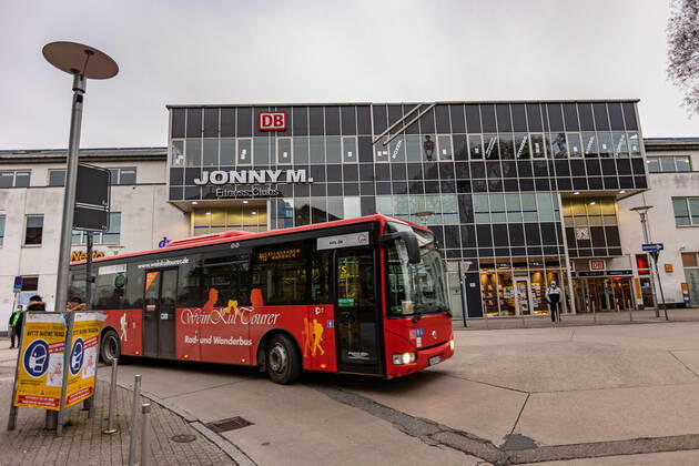 Ludwigsburg Themenbilder: Ludwigsburg in Zeit der Corona-Pandemie, 04.02.2021, Themenbilder: Ludwigsburg in Zeit der Corona-Pandemie, Bus am Ludwigsburger Hauptbahnhof, 04.02.2021, Copyright: xEIBNER DROFITSCHx EP_ddh