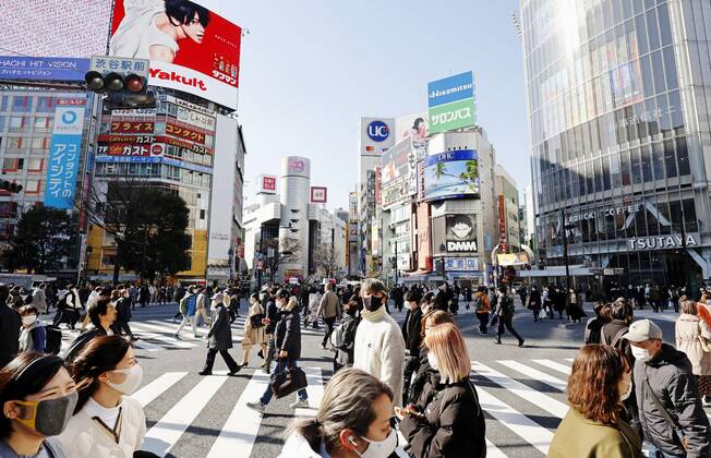 Coronavirus cases top 400,000 in Japan People wearing face masks to protect against the novel coronavirus walk in Tokyo s Shibuya area on Feb. 5, 2021. The cumulative number of coronavirus cases in Japan exceeded 400,000 the same day. 