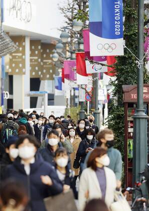 Coronavirus cases top 400,000 in Japan People wearing face masks to protect against the novel coronavirus walk in Tokyo s Shibuya area on Feb. 5, 2021. The cumulative number of coronavirus cases in Japan exceeded 400,000 the same day. 