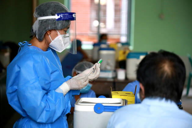(210205) -- YANGON, Feb. 5, 2021 -- A medical worker prepares the COVID-19 vaccine at a school in Yangon, Myanmar, Feb. 5, 2021. Myanmar resumed the vaccination program against COVID-19 across the country on Friday, according to an announcement from the Health and Sports Ministry. (Photo by Xinhua) MYANMAR-VACCINATION-COVID-19-RESUMPTION Haymhan 