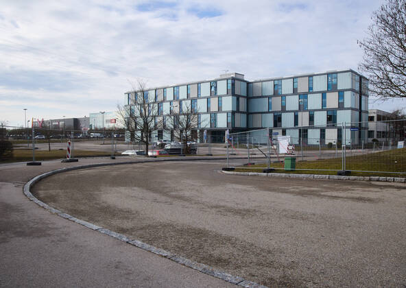 Bayerisches Impfzentrum Augsburg im Gebäude des ehemaligen Fujitsu-Werks, Presseführung; Bayerisches Impfzentrum Augsburg, Presseführung;