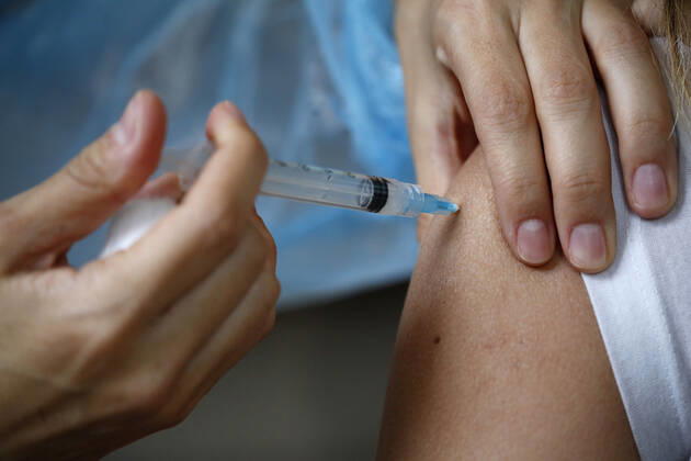 Santiago, 5 February 2021 Third day of vaccination at the Centro Gabriela Mistral GAM against covid 19 for older adults between 85 and 86 years old Jonnathan Oyarzun Aton Chile, Santiago Chile Aton 486204  Copyright: JONNATHANxOYARZUN ATONxCHILE