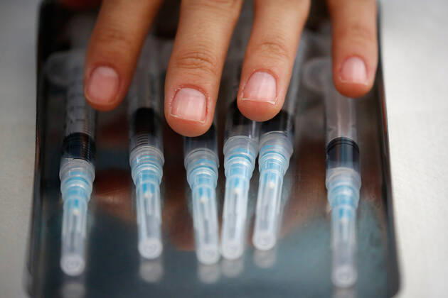 Santiago, 5 February 2021 Third day of vaccination at the Centro Gabriela Mistral GAM against covid 19 for older adults between 85 and 86 years old Jonnathan Oyarzun Aton Chile, Santiago Chile Aton Chile Aton 486206  Copyright: JONNATHANxOYARZUN ATONxCHILE