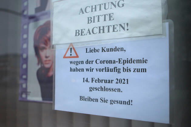 Ein während des Lockdowns geschlossener Friseursalon in Hamburg-Winterhude. Winterhude Hamburg