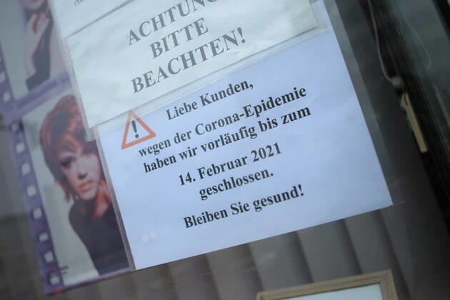 Ein während des Lockdowns geschlossener Friseursalon in Hamburg-Winterhude. Winterhude Hamburg