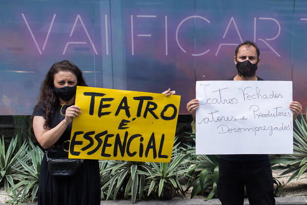 SÃO PAULO, SP - 05.02.2021: PROTESTO ATORES E PROFISSIONAIS DO TEATRO - Actors and theater professionals protest this Friday, February 5, at Avenida Paulista, against the measures to close cultural spaces during the pandemic. x2029112x  VincentxBosson