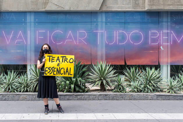 SÃO PAULO, SP - 05.02.2021: PROTESTO ATORES E PROFISSIONAIS DO TEATRO - Actors and theater professionals protest this Friday, February 5, at Avenida Paulista, against the measures to close cultural spaces during the pandemic. x2029119x  VincentxBosson