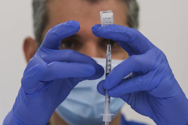 February 5, 2021, Los Angeles, California, USA: A healthcare worker prepares doses of COVID-19 vaccine at a mass COVID-19 vaccination site at Cal Poly Pomona, Friday Feb. 5, 2021 in Pomona, California. Los Angeles USA - ZUMAc68_ 20210205_zaf_c68_004 Copyright: xRingoxChiux